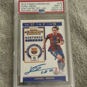 The 2018-19 Panini Donruss Lionel Messi trading card